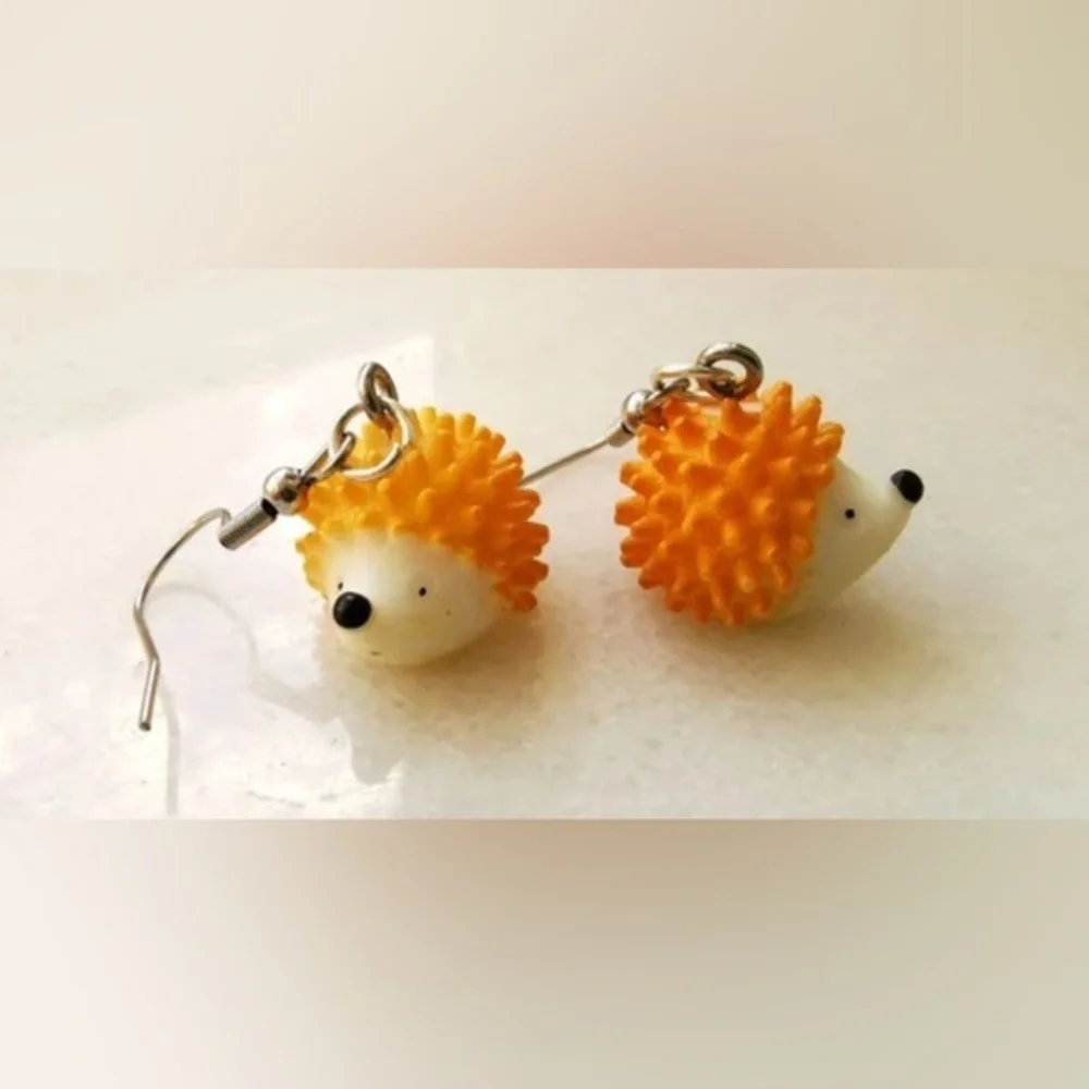 NWT - Adorable Baby Hedgehog Acrylic 3D Earrings Set yellow @ white
